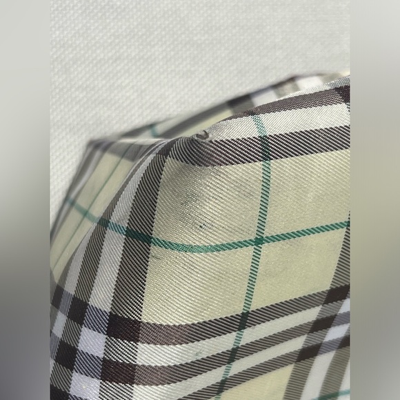 Exquisite RARE Burberry Tote – Your Perfect Summer Companion - Picture 11 of 14